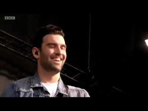 Sleeping With Sirens - If I'm James Dean, You're Audrey Hepburn (Live at Reading Festival 2014)