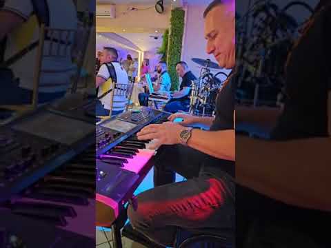 Kraj pod precku KUTA sa orkestrom 🐈😘