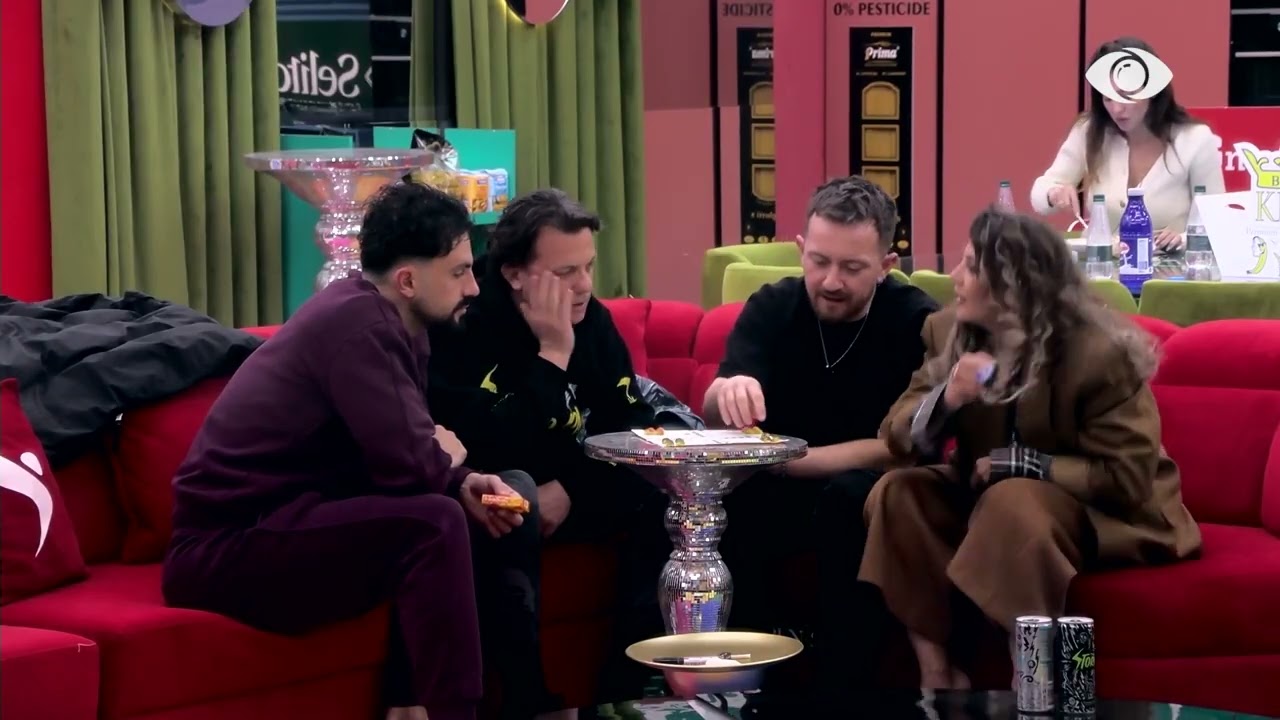 Banorët luajnë së bashku me njëri-tjetrin