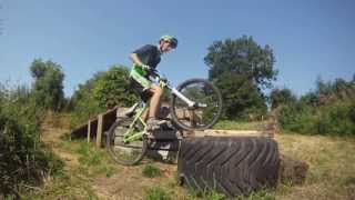 preview picture of video 'vélo trial en dirt,2013.'
