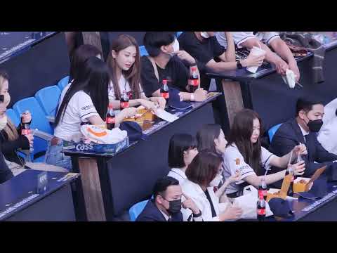 [20220507] 마스크벗고 신난 치킨 먹방 르세라핌 LE SSERAFIM 4K Cam 잠실야구장