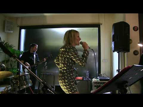 Shades of ground, brano originale composto da Luca Selvini e Luca Gallo