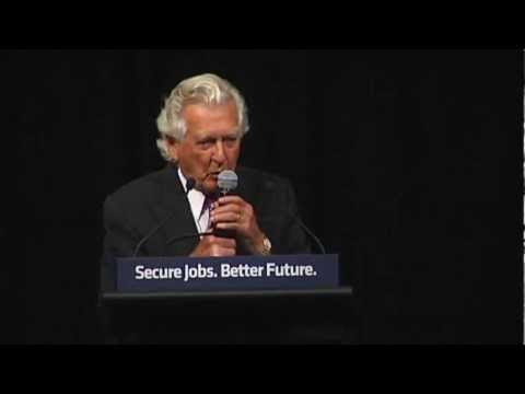 Bob Hawke belts out 'Solidarity Forever' | ABC News