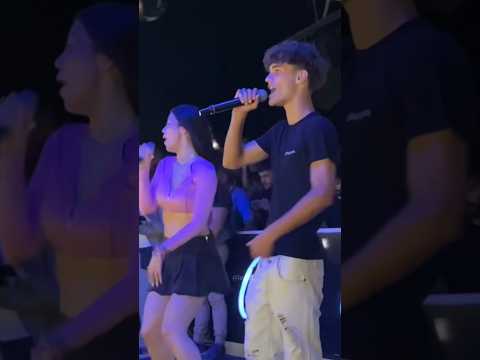 Anna fa cantare un fan #trapitaliana #rapitaliano #concerto #live #anna #annapepe #fan #palco #viral