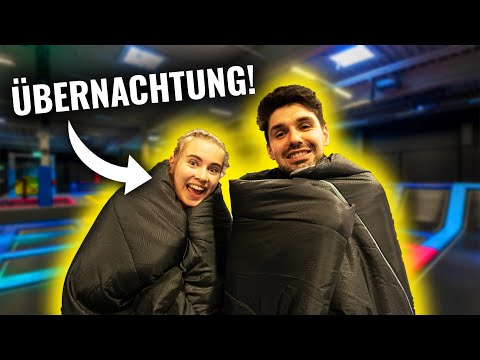 ÜBERNACHTEN in einer TRAMPOLINHALLE! || VLOG 357