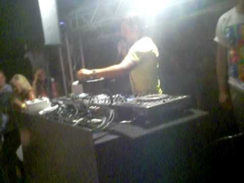 Axwell @ HamnPlan 5 '09 - "How Soon Is Now"