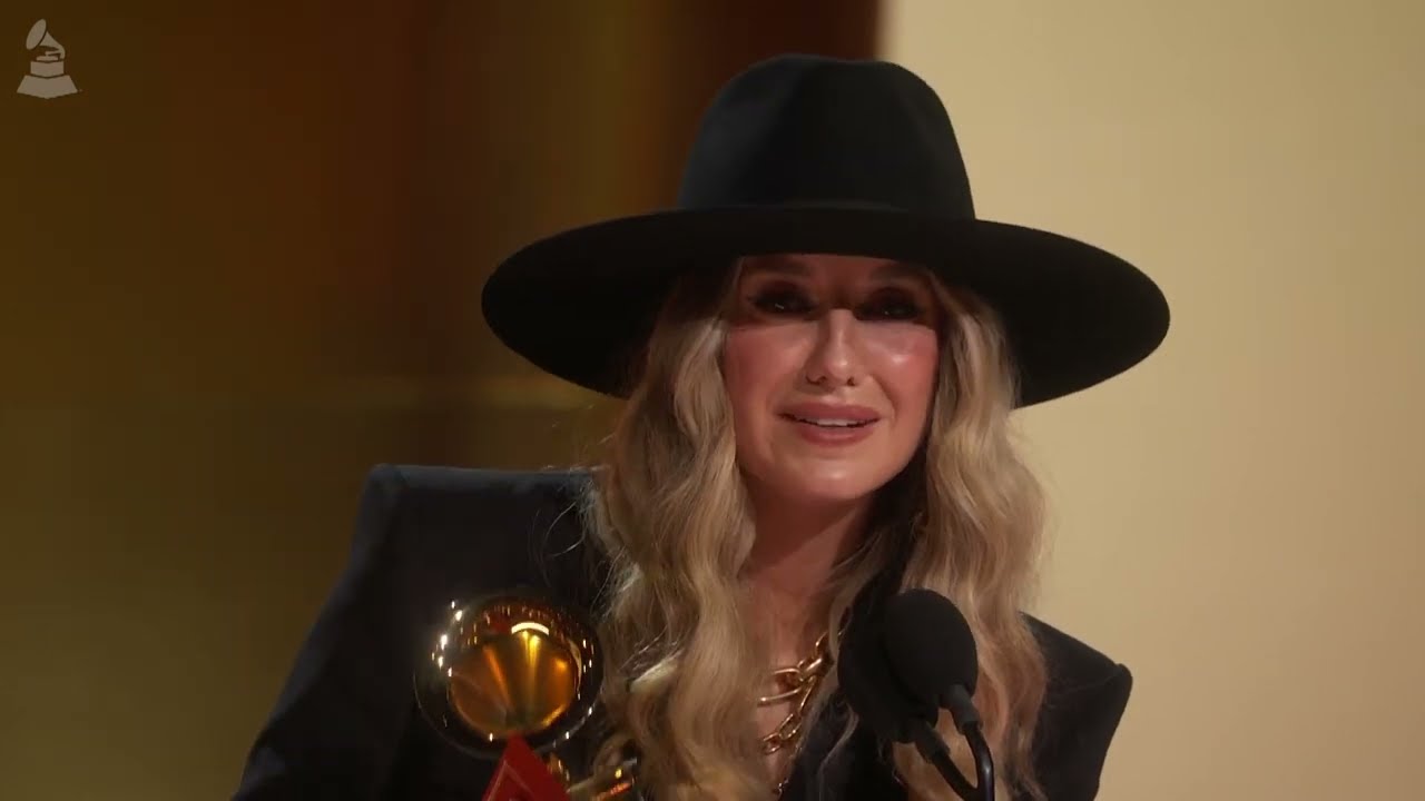 LAINEY WILSON Wins Best Country Album For 'BELL BOTTOM COUNTRY' | 2024 GRAMMYs Acceptance Speech thumnail