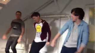 Liam Payne, Harry Styles and Louis Tomlinson dancing &quot;C&#39;mon C&#39;mon&quot; at Rehearsals #TheJoe