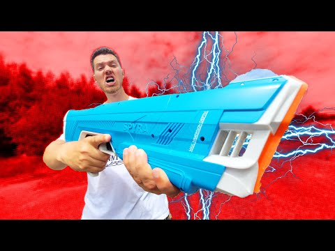 Is the TikTok hype about this electric water gun justified? (Water fight with Spyra Two)