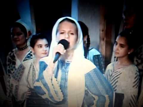 Marculescu Alexandra-Trandafir crenguta verde :X