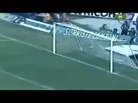 Maradona beating AC MILAN'S FAMOUS OFFSIDE TRAP