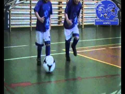 ZEWNĘTRZNE CIĘCIE KROK4a - EKS Kolektyw Radwanice - podstawy piłki nożnej