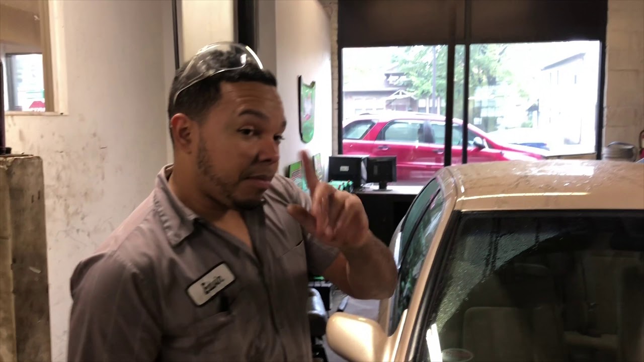 Cómo cambiar los limpiaparabrisas y saber el tamaño qué usa tú carro .