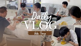 Invited My Nephew Wu Tong Over for a Weekend Meal and Tasting Delicious Canned Yellow Peach.