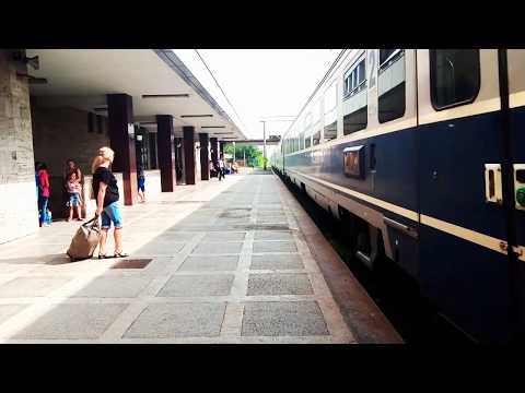 IR 1751 pulled by 40-0878-5 stops at Bacău railway station|21.08.2017