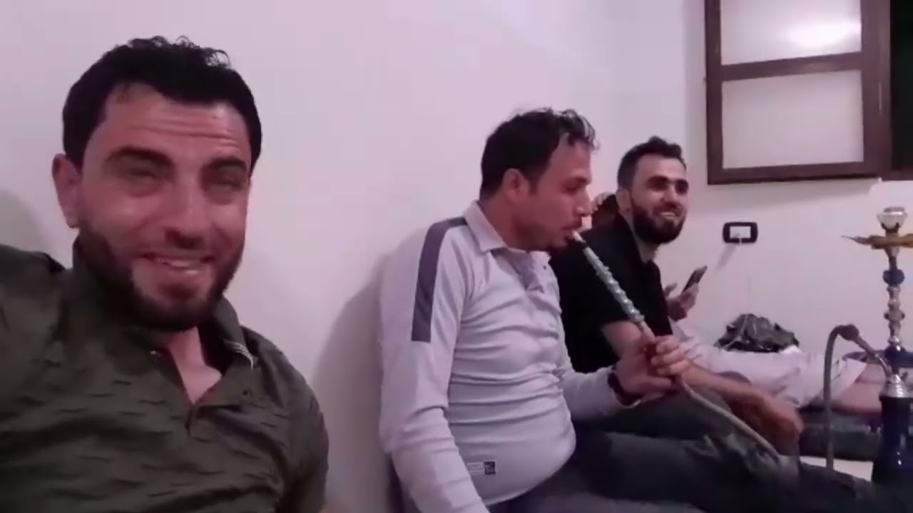 هديك اللحظات وتحت الشدة وقرب محاور القتال "مندوسهم بيت الأسد مندوسهم"