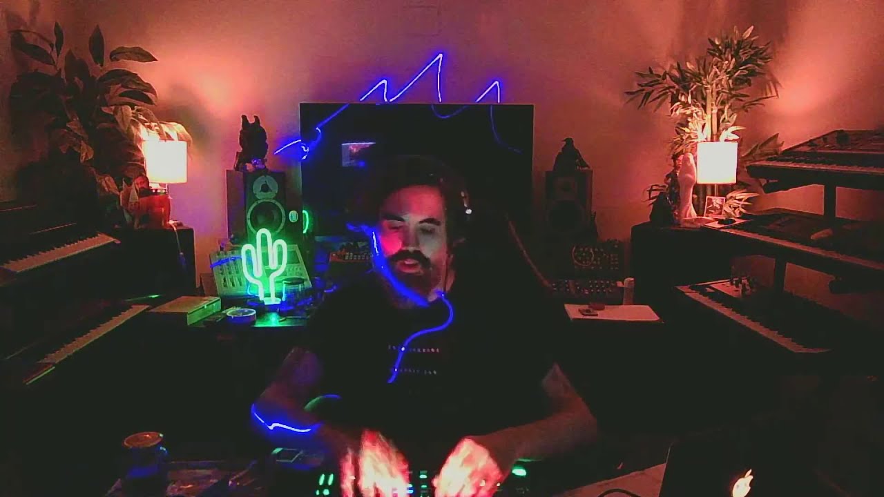 Henry Saiz - Live @ Home #30 Henry plays Pryda