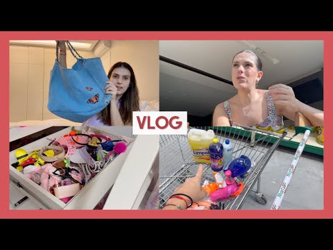 A Day in the Life | Groceries, Tidying Up the House, and Shopping for Trips