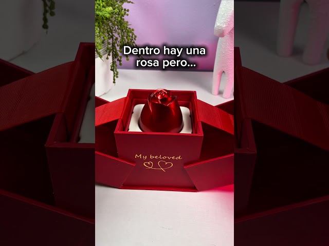 Vídeo relacionado con CSYY Rosa Eterna, Caja de Regalo de Rosa Preservada con Collar de Corazón y Aretes de Botón Regalo Mujer Novia Madre Aniversario San Valentin Dia de la Madre Navidad