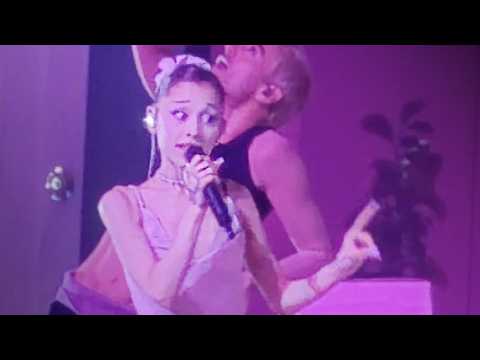 Ariana Grande Handles Technical Difficulty Flawlessly