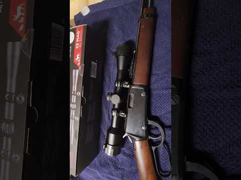 Simmons 4x32  22 MAG Scope