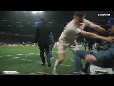 Josip Stanišić pushes the ball boy off his stool | Inter Milan vs. Bayern Munich (17.04)