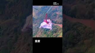 とてつもないところで寝ようとしてる奴らがいた great bravery gone wrong in China