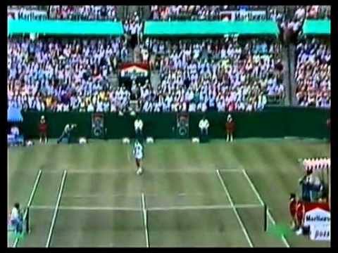 Lendl vs Wilander at baseline on grass court