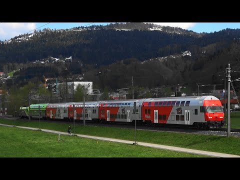 Dornbirn/ Schwarzach: CAT Taurus & Cat-Dosto & ÖBB 1063 mit langem Güterzug in Vorarlberg