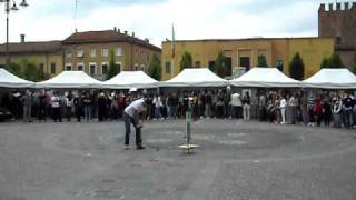 preview picture of video 'Razzo ad acqua da oltre 50 metri, Piazza di Casalpusterlengo(LO), Scienza Under 18'