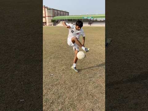 Show your Skills🔥⚽️#skiller #skill #aroundtheworld #football #soccer #soccerskills #viral #trending