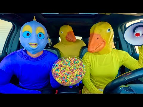 Rubber Ducky Surprises Puppy, Frog & Police in Car Ride Chase