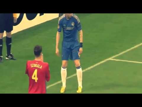 Fernando Torres Epic Fail Dribbling Vs. Steaua ( Steaua Vs Chelsea)