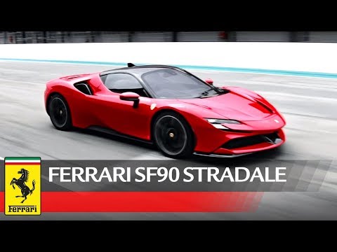 Ferrari SF90 en movimiento