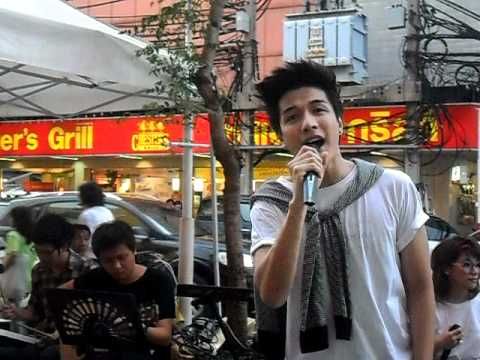 111006 Warm - รักเธออยากเจอเขา @ From Heart 2 Hand (Siam)