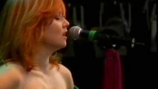 Moloko - Fun For Me (Live @ Pinkpop 2004)
