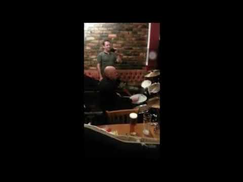 Tony McCarroll Drumming Don´t look back in anger (2019)