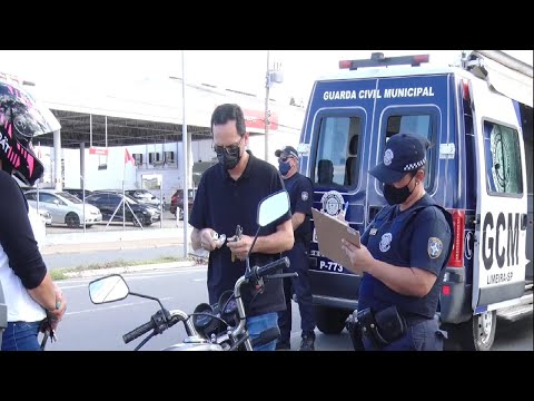 Motociclistas de Limeira ganham antenas, para proteção em campanha contra o uso do cerol