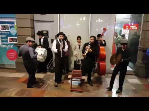 Colectivo Klezmorino - Unzer Toyrele