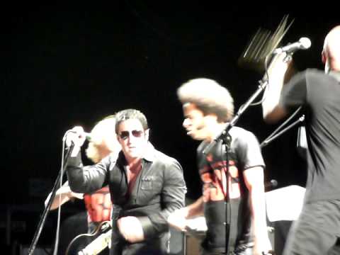 Kick Out the Jams - Street Sweeper Social Club featuring Trent Reznor (LIVE)