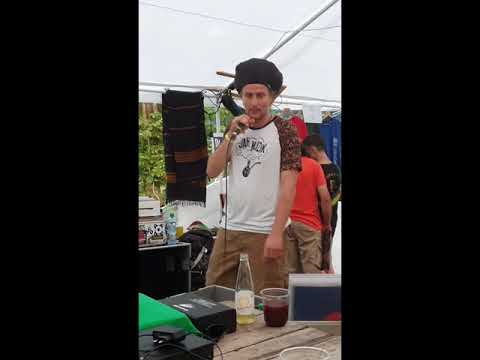 Ical Ises holding the mic for Siren Sisters @ Dub Vibration festival / Austria / July 2021