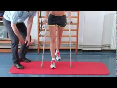 Oefening 60: Elleboogkrukkentraining pas op de plaats 3 puntsgang