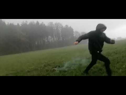 Blitzeinschlag. Fast vom Blitz getroffen (ca. 50m Entfernung). Haben WECO  Batterie angezündet...