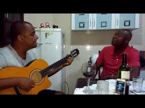 Play e Sergio Marques cantando, "Quem sabe isso quer dizer amor".