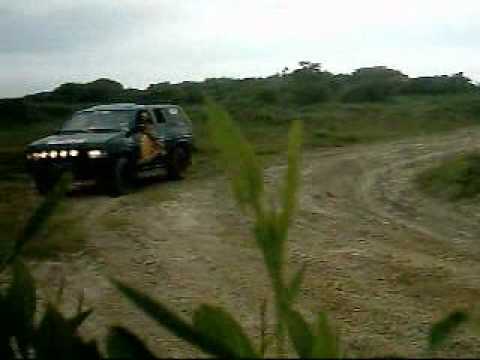 iwan jr quase capota e anda em duas rodas de pathifinder.