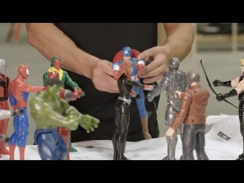 Chris Hemsworth smashes Marvel toys