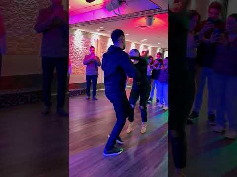 Intermediate Bachata Class Demo - Demetrio & Nicole - Bachata Dance Academy #bachata #bachatadance