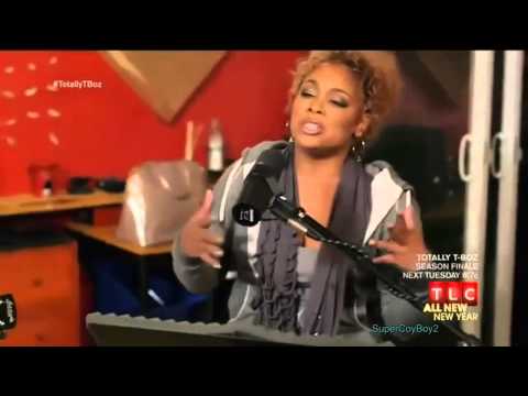 T-Boz sings an acoustic version of Unpretty