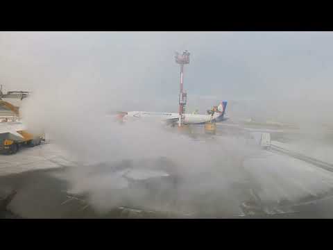 Взлёт А320 Уральских авиалиний из Домодедово