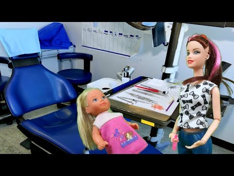 Rodzinka Barbie- Zęby Julki, wizyta u dentysty Bajka po polsku odc.3